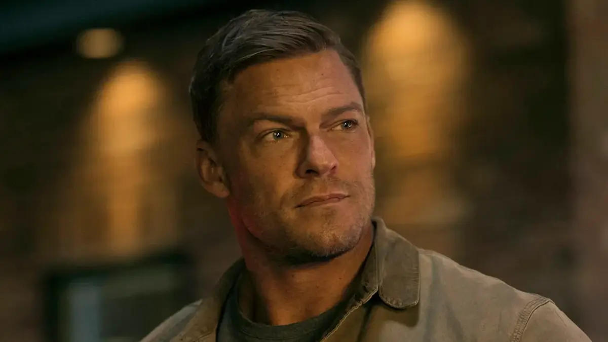 Alan Ritchson as Jack Reacher in a scene from the Prime Video series Reacher